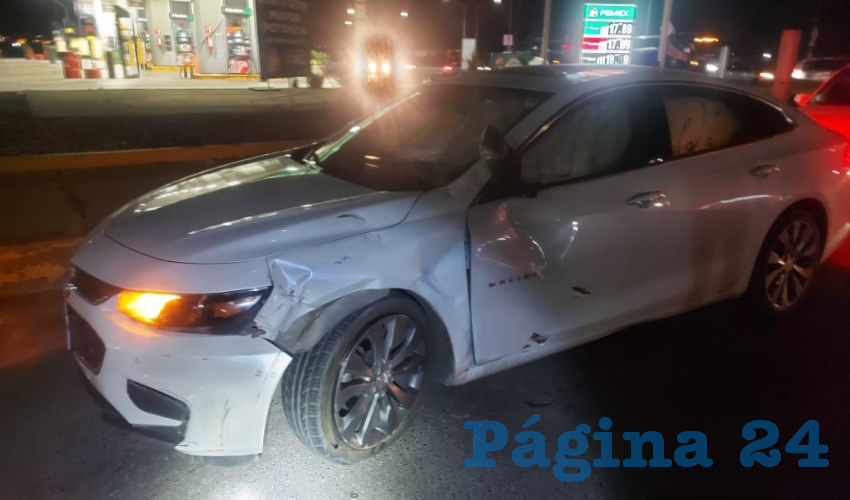 Una moto Vento, con dos personas a bordo, se estrell&oacute; contra el carro Chevrolet Malib&uacute;, en el fraccionamiento Trojes de Alonso