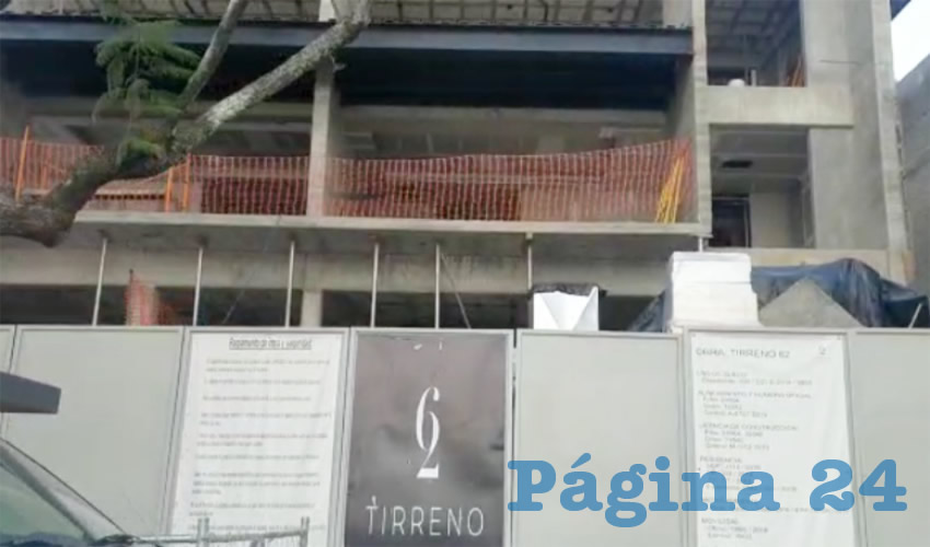 Al momento existen dos medidas cautelares vigentes que ordenan que no se trabaje en el lugar; sin embargo, ayer se observó intenso movimiento, pese a que supuestamente el ayuntamiento tapatío puso sellos de clausura a la obra…/Fotos: Especial