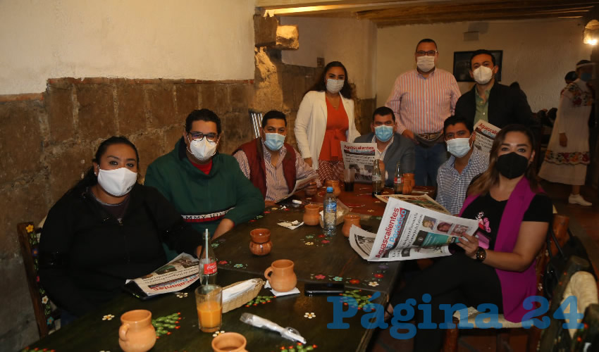 En La Mestiza desayunaron Reyna Cristina Espinoza, regidora del Ayuntamiento de Aguascalientes; Enrique Garc&iacute;a L&oacute;pez, diputado local; Javier Lu&eacute;vano N&uacute;&ntilde;ez, diputado federal; Silvia Violeta Garfias Cedillo, diputada federal; Ad&aacute;n Valdivia, presidente municipal de Calvillo; Paulo Mart&iacute;nez L&oacute;pez, Christian Guti&eacute;rrez, regidor del Ayuntamiento; Juan Carlos Palafox y Arlette Mu&ntilde;oz Cervantes, delegada nacional del CEN del PAN