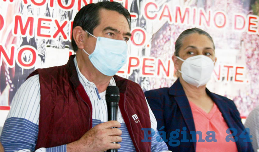 “En la Secretaría de Hacienda de Jalisco están tramando cambiar los refrendos de hoja plástica a tarjeta de PVC, aumentando el costo cuatro veces al actual, lo cual ya acaba de ser solicitado, el aumento de refrendo, para el ejercicio 2021”, reveló Hugo Rodríguez Díaz, delegado de Morena en Jalisco/Foto: Francisco Tapia