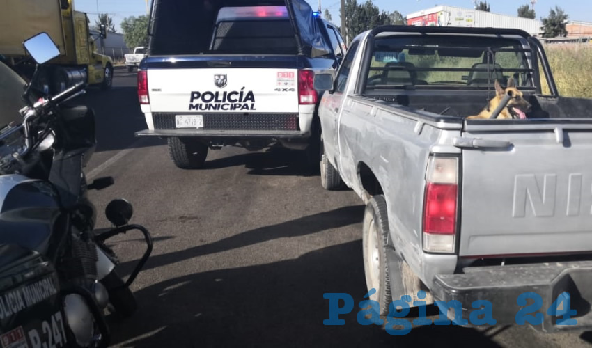 La camioneta Nissan que conducía Rogelio “N” “N”, de 47 años, se estrelló contra una unida policial en la carretera federal 45 norte