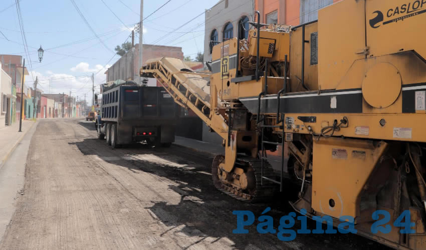 Se colocarán cuatro mil 475 metros cuadrados de sobrecarpeta asfáltica, se renivelarán siete pozos de visita y dos cajas de válvulas