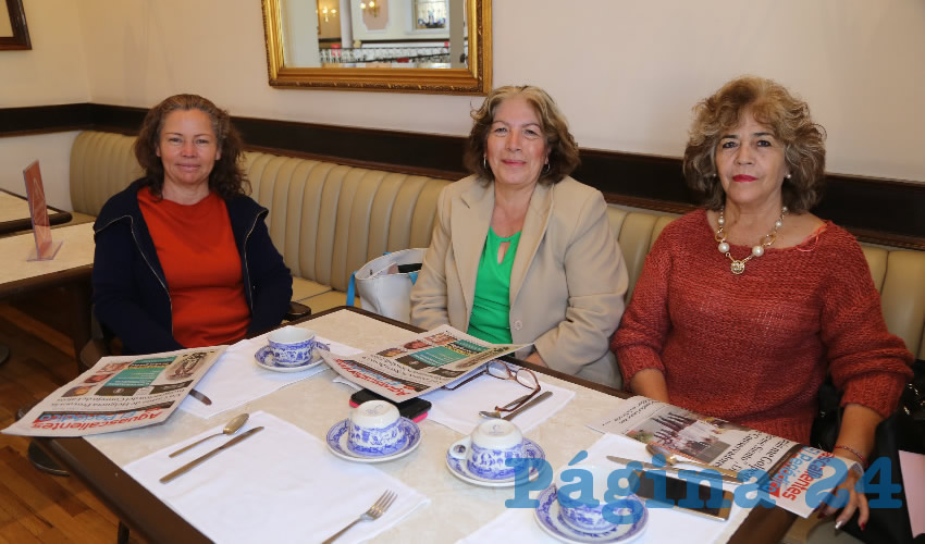 En Sanborns Francia platicaron Alma Castro, Carmen Arias y Leticia Rodr&iacute;guez