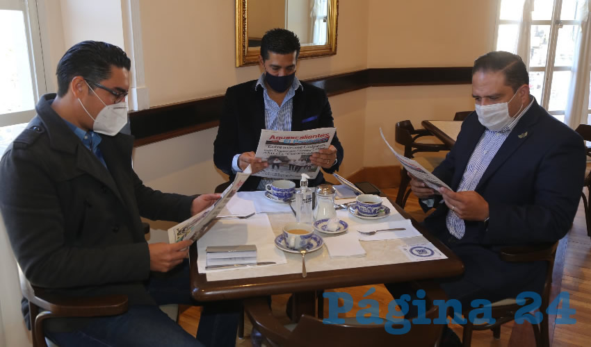 En Sanborns Francia desayunaron Gil Gordillo Mendoza, presidente del Colegio de Economistas; Leonardo Monta&ntilde;ez Castro, secretario de Desarrollo Social del Municipio de Aguascalientes (Sedesom); y Jos&eacute; Juan S&aacute;nchez Barba, secretario de Econom&iacute;a Social y Turismo Municipal 