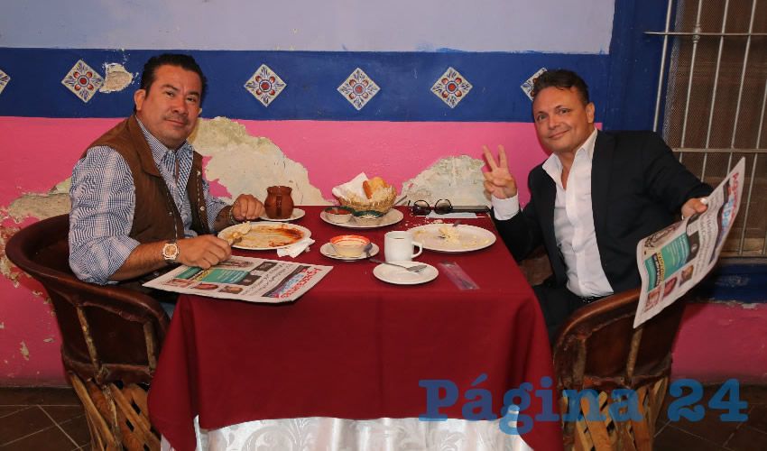 En La Saturnina compartieron el primer alimento del d&iacute;a C&eacute;sar Zepeda y Luis Salazar Mora 