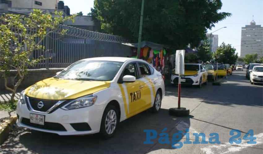 Taxis y vehículos de plataforma tienen que pasar por la verificación, de aquí a antes de junio de 2021; piden realizar el trámite con tiempo, para evitar conglomeraciones/Fotos: Francisco Tapia