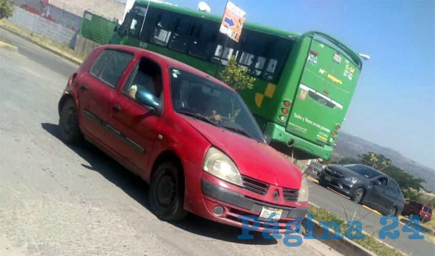 Desde esta parte de Tonalá se hizo un llamado al presidente municipal Juan González para que se dé una vuelta y compruebe el pésimo estado de las vialidades; urge que reparen, y que también mejoren el alumbrado público/Foto: Francisco Tapia