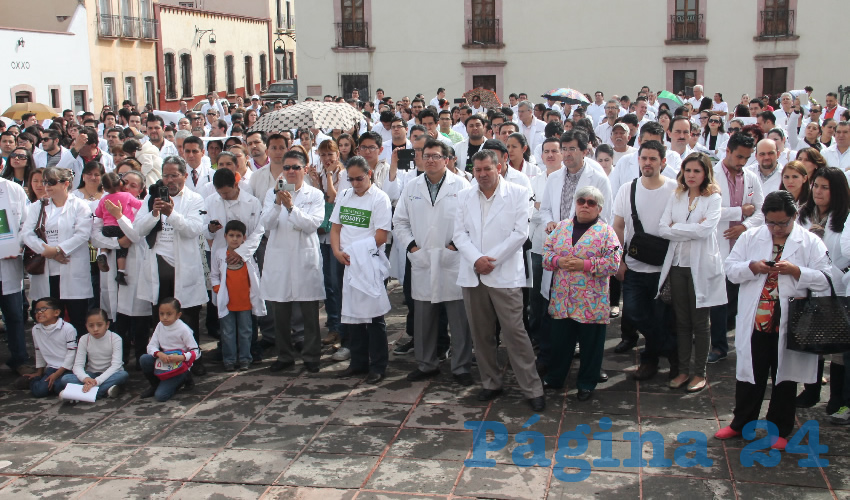 Miembros del Colegio de Médicos de Zacatecas que encabeza Jesús Fernández Candelas, exigieron al gobernador Alejandro Tello Cristerna que sean incluidos en el Consejo Estatal de Salud (Foto: Archivo Página 24)