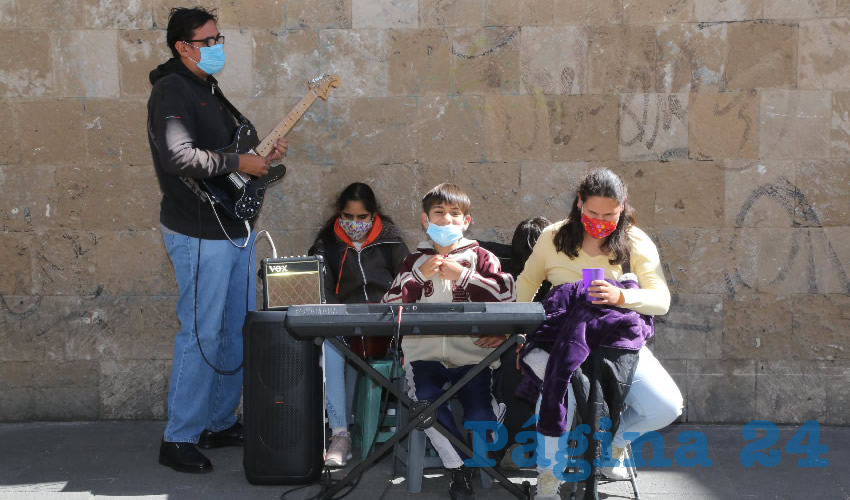 La familia Mart&iacute;nez Silva ha hecho del arte callejero su forma de vida