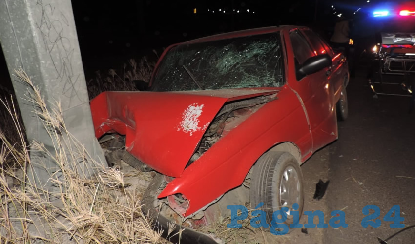 Así quedó el vehículo Nissan Tsuru que manejaba el ebrio Juan de Dios Villalobos Rodríguez, de 23 años