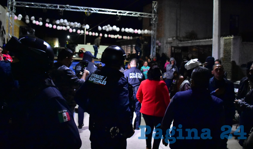 Se sensibiliza a los ciudadanos para que se queden en casa y no organicen reuniones sociales por la dif&iacute;cil situaci&oacute;n sanitaria que estamos viviendo