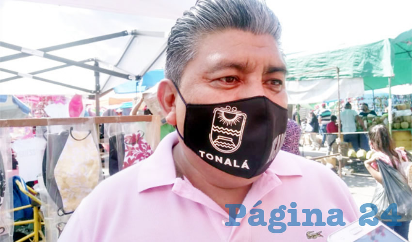 José María Solís, jefe de Mercados de Tonalá, explicó que los trabajadores que tiene a su cargo “están cumpliendo con su trabajo, si hay algo que sea de otro manera es responsabilidad de ellos, si son prepotentes o hacen algo mal es responsabilidad de cada uno”/Foto: Francisco Tapia