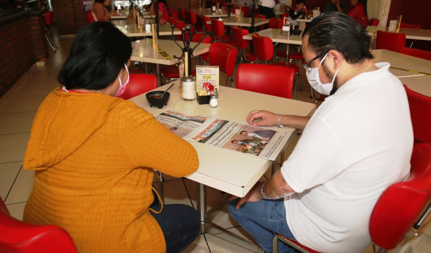 En el Mitla almorzaron Marcela Flores y Francisco Suárez