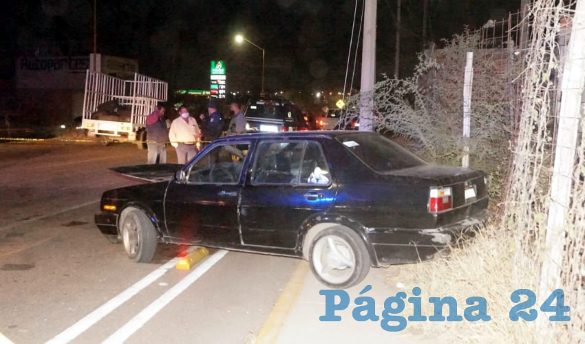 El auto que tripulaban los dos pistoleros, quedó abandonado sobre avenida San Gabriel, cerca del cruce con avenida Vallarta