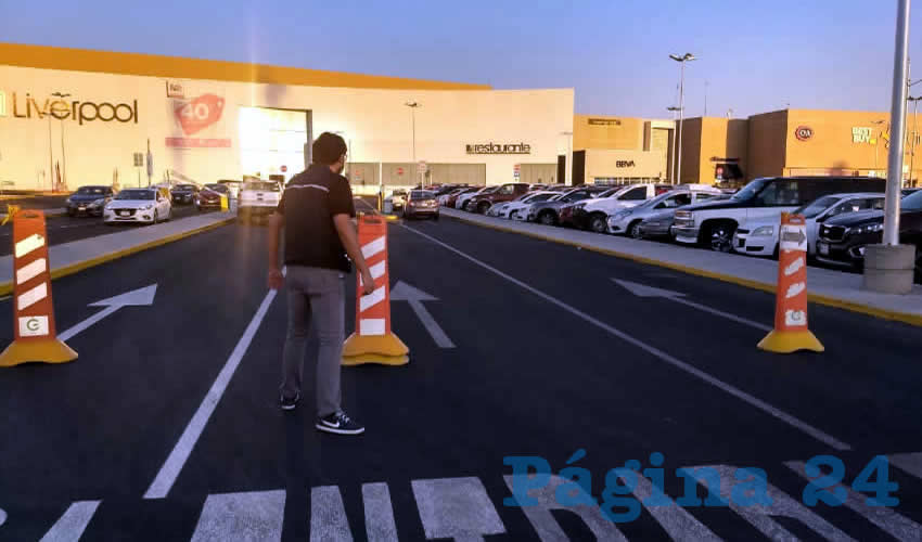 Cierran acceso Altaria, Liverpool y estacionamiento de Centro Comercial Galer&iacute;as