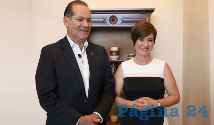 Martín Orozco, gobernador del Estado, y Yolanda Ramírez, presidenta del DIF Estatal