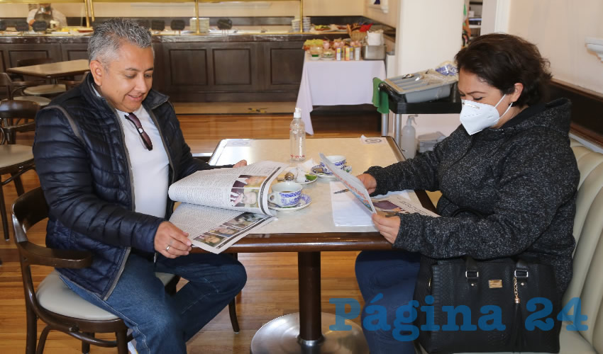 En Sanborns Francia compartieron el primer alimento del día Raúl Cerón Gris y Liz Correa Bautista
