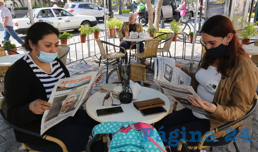 En Café Catedral departieron Leslie Martínez Ramos y Diana Jiménez García