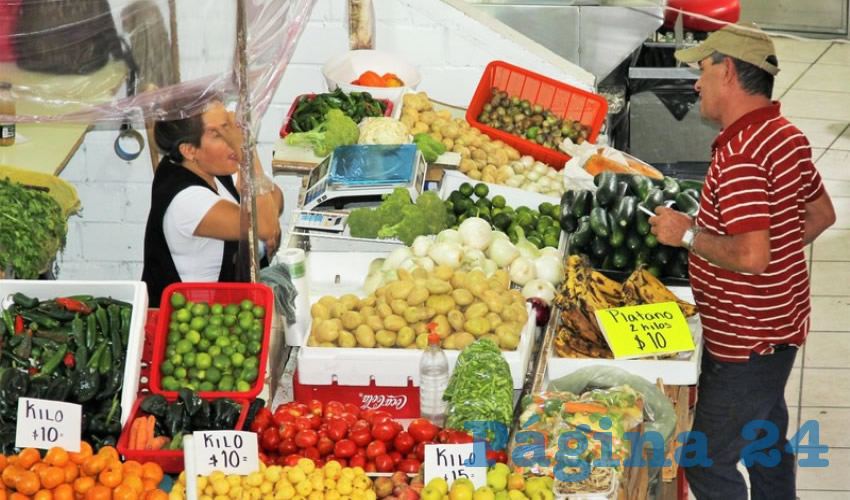 Una familia de cuatro integrantes requiere de más de tres mil pesos al mes sólo para canasta básica (Foto: Juan Fernando Reyes Ortega)