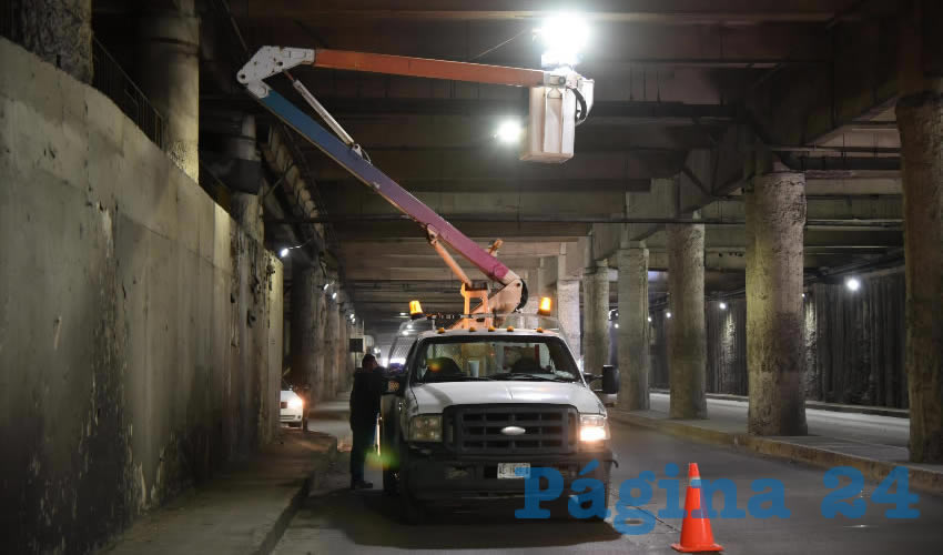 En par vial Gabriela Mistral al oriente de la ciudad, se reforzó la iluminación de luz blanca ya existente con la colocación de 50 lámparas de tecnología led