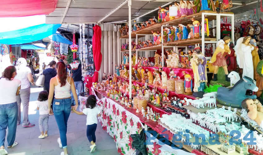 Pese a que se pusieron una semana tarde debido a la implementación del botón de emergencia, comerciantes de la tradicional feria navideña en El Refugio señalaron que si bien por la pandemia por COVID-19 la dinámica ha cambiado, hasta el momento han tenido ventas/Foto: Elizabeth Ríos Chavarría