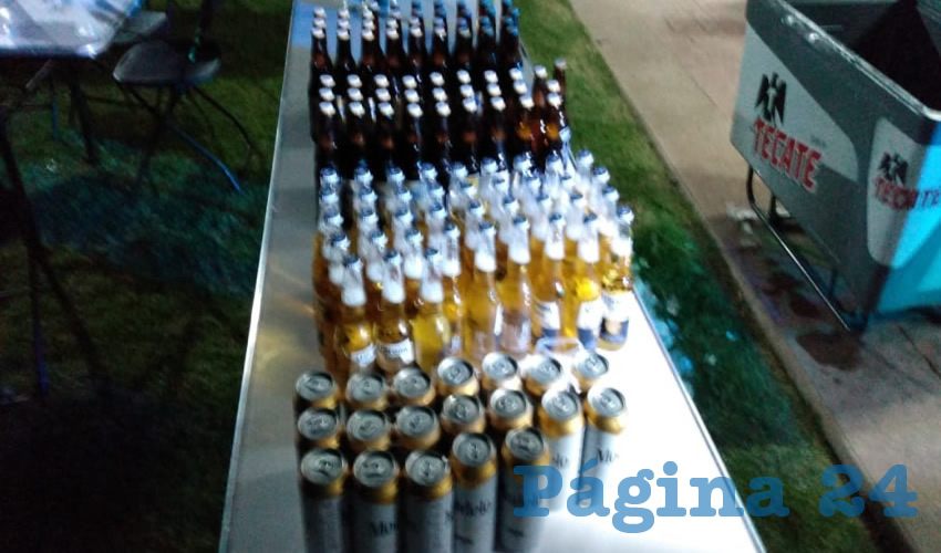 El alcohol que aún no era consumido por la centena de asistentes, mismo que fue decomisado