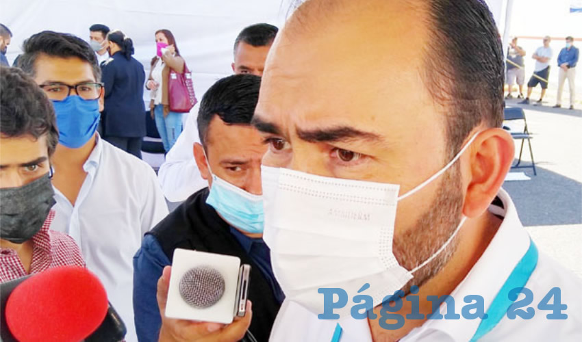 Tras visitar algunos fraccionamientos ubicados en las cercanías de la autopista Guadalajara-Zapotlanejo, el alcalde Juan González constató que es lamentable la forma en que las casetas se aprovechan de la vida cotidiana de miles de personas. La solución a esto es el cambio de concesión, explicó, para eventualmente retirarlas/Foto: Elizabeth Ríos Chavarría