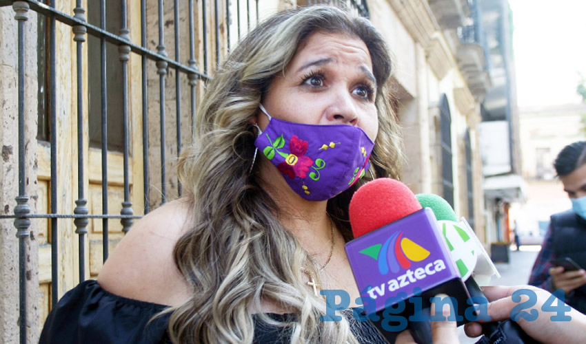 Elizabeth Chávez, del Barzón Jalisco, dijo que según estadísticas recabadas por la asociación ciudadana, hay decenas de enfermos, además de que han muerto cinco personas directamente por las afectaciones respiratorias derivadas del contaminado aire que respiran en fraccionamientos rodeados ladrilleras que operan de forma irregular/Foto: Francisco Tapia