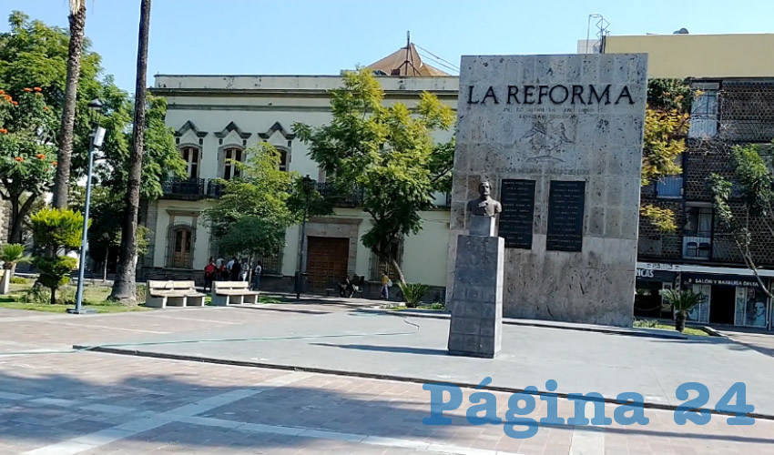 Pese a que hay una cámara de videovigilancia en la zona, la policía municipal se tomó su buen rato en llegar a apoyar a las víctimas. La ola de inseguridad ocurre mientras Ismael del Toro presume ante medios nacionales que todo está bien en la capital de Jalisco/Fotos: Francisco Tapia