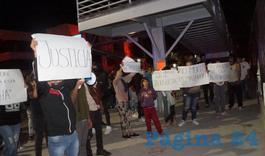 Alrededor de 25 personas participaron en la protesta