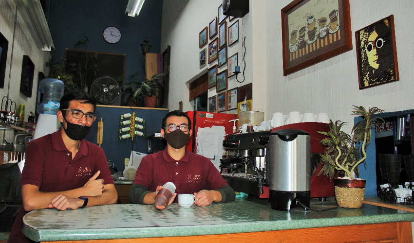 Compra tu desayuno en Caf&eacute; Catedral para llevar a casa