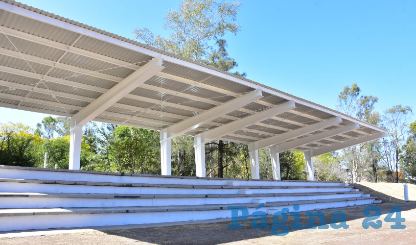 El proyecto incluye la colocaci&oacute;n de un barandal met&aacute;lico, pavimentaci&oacute;n con verdecreto, adem&aacute;s de bancas y contenedores de basura