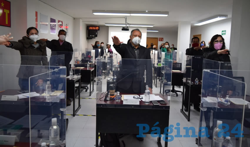 Cada uno de los Consejos Distritales quedó integrado por tres consejeras y tres consejeros, un presidente y representantes de los 10 partidos políticos nacionales