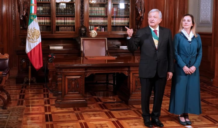 Beatriz Gutiérrez Müller subió a su cuenta de Instagram una imagen del primer día en que ella y su esposo Andrés Manuel López Obrador pisaron el despacho presidencial