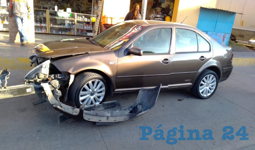 Así quedó el carro Volkswagen Jetta que manejaba Armando “N” “N”, de 60 años