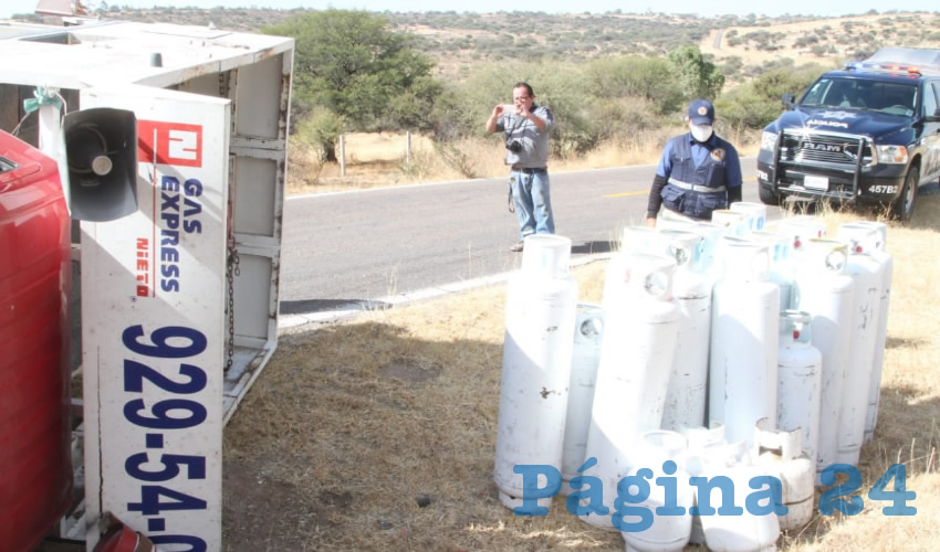 La unidad se accidentó en el cruce de la carretera antigua a San Luis Potosí entronque a la comunidad Sandovales