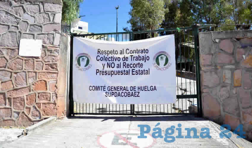 Integrantes del Sindicato Único de Personal Docente y Administrativo del Colegio de Bachilleres del Estado de Zacatecas (Subdacobaez) tomaron las oficinas centrales del subsistema debido a que la parte patronal incumplió con el pago quincenal a mil 500 trabajadores (Foto: Merari Martínez)