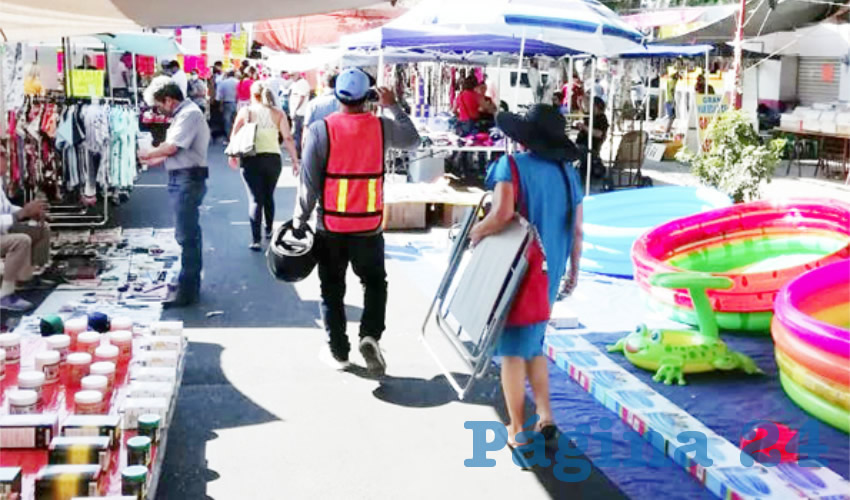 A partir de hoy se instalarán los tianguis con normalidad; sin embargo, el gobierno de Guadalajara revisará la instalación y cumplimiento de protocolos. En caso de que alguno no cumpla con las medidas sanitarias, se le aplicará descanso/Foto: Archivo Página 24
