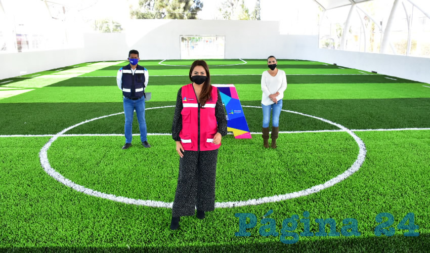 Tere Jiménez realizó un recorrido en Canal Interceptor en donde constató el avance en la construcción de las dos primeras canchas públicas municipales de tenis