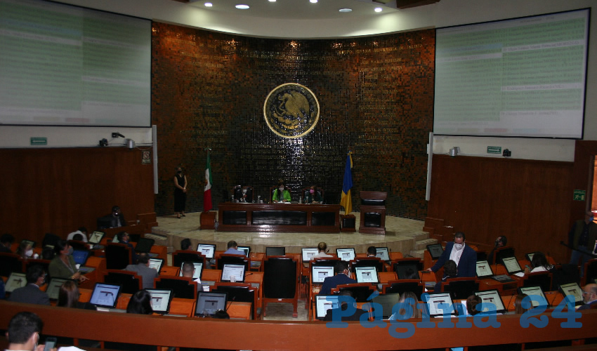 Los diputados recibieron la primera mitad de su aguinaldo poco antes de las vacaciones de Semana Santa y Pascua, por lo la segunda mitad no les será entregada ante lo determinado por Administración en sesión de este viernes/Foto: Archivo Página 24