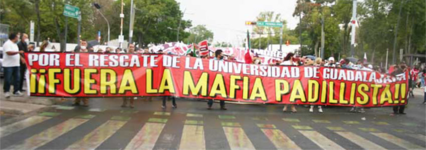 “¡Fuera caciques de la Universidad de Guadalajara!”, rezaba una de las pancartas que manifestantes portaron por calles de la ciudad, para demandar un manejo justo de las finanzas de la máxima casa de estudios de Jalisco