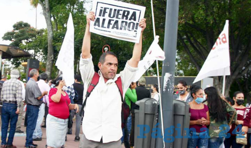 Cientos de personas salieron a las calles para celebrar los dos años de Andrés Manuel López Obrador como presidente de México; a la par, dieron su respaldo al Ejecutivo federal ante los embates de gobernadores “conservadores” como Enrique Alfaro/Fotos: Francisco Tapia