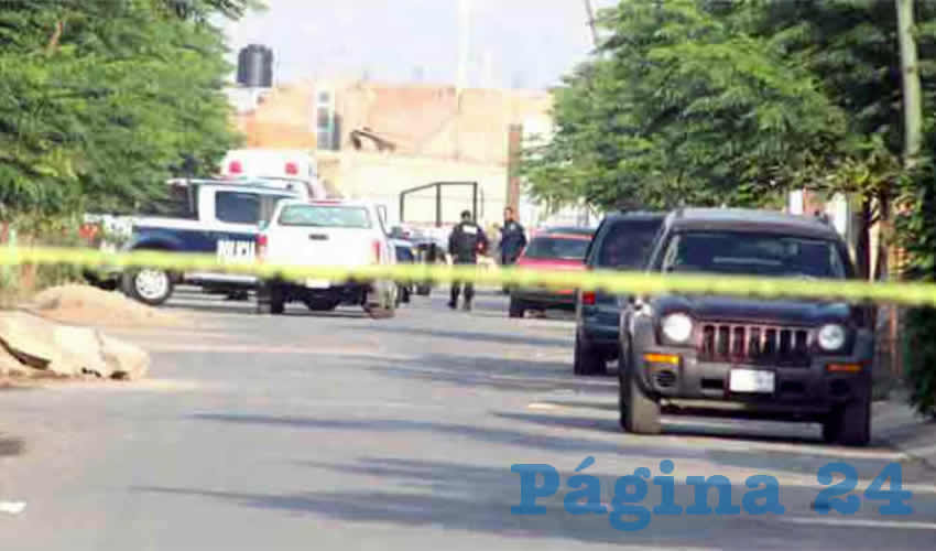 La calle fue acordonada por los policías
