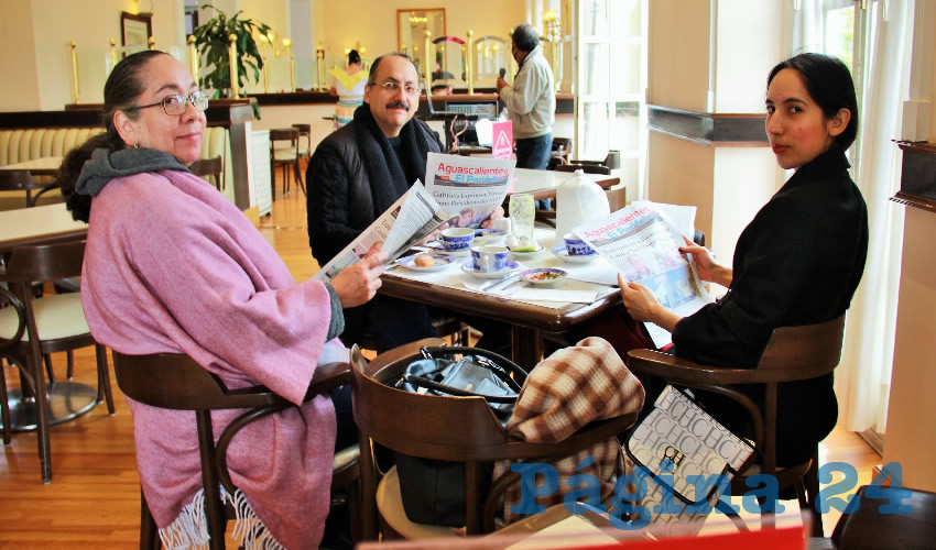 En el restaurante Sanborns desayunaron Ang&eacute;lica Loera de Medina, Carlos Medina G&oacute;mez y Adriana Medina Loera