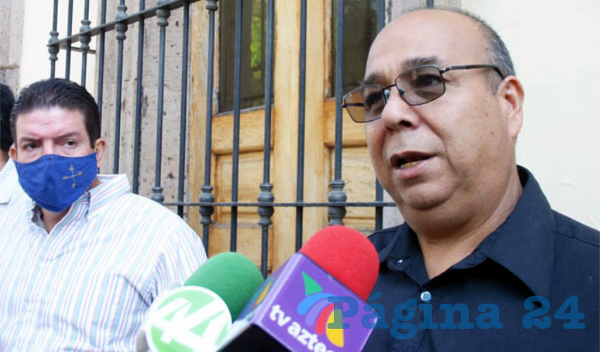 Jaime Aldrete Medina, presidente de los talleres acreditados, criticó que Sergio Graf, titular de Medio Ambiente de Jalisco, “no puede ocultar la contaminación con un dedo”, y ahora, con la venia de Enrique Alfaro, apuestan por inversionistas privados, con leyes a modo, para imponer los aberrantes verificentros, que en nada benefician a la calidad del aire/ Foto: Archivo Página 24