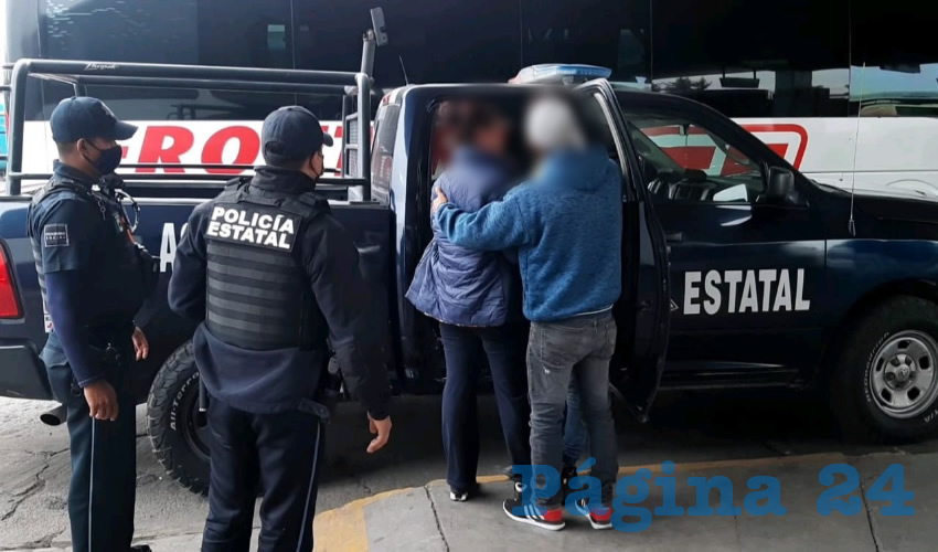 Polic&iacute;as estatales aguardaron el arribo del autob&uacute;s para retener al menor y entregarlo a sus padres