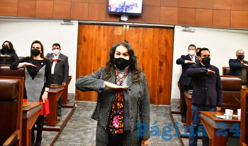 Diputados tomaron protesta a Aída Alicia Lugo Dávila como nueva magistrada del Tribunal de Justicia Administrativa del Estado de Zacatecas (Trijazac), en sustitución de Raquel Velazco Macías, quien ayer terminó su periodo de tres años al frente del organismo (Foto:Cortesía)