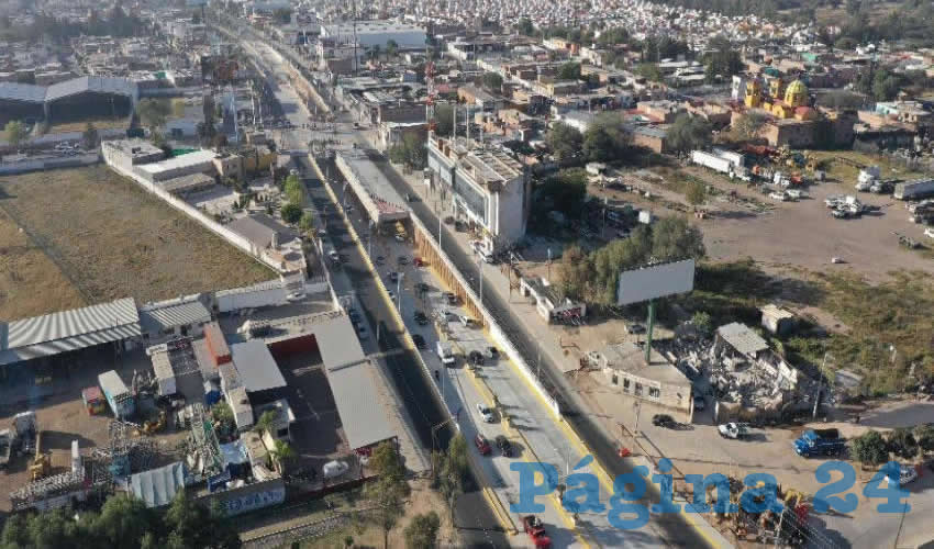 Martín Orozco Sandoval explicó que se concluirá en pocos meses el paso superior del Segundo Anillo a la altura del fraccionamiento Parras, en beneficio de los vecinos y las personas que transitan esta zona