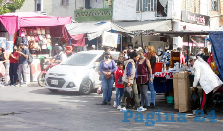 En el centro de Tonalá hay mucho movimiento de ciudadanos, lo cual es una buena señal para los comerciantes, que la han visto dura en los últimos meses debido a la contingencia sanitaria/Foto: Francisco Tapia
