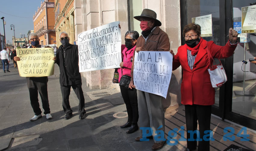 Maestros jubilados exigen respeto a su bono navideño (Foto: Juan Fernando Reyes Ortega)
